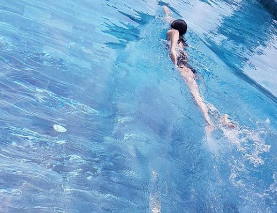 인어공주로 착각할 듯...백아연, 돋보이는 청초미