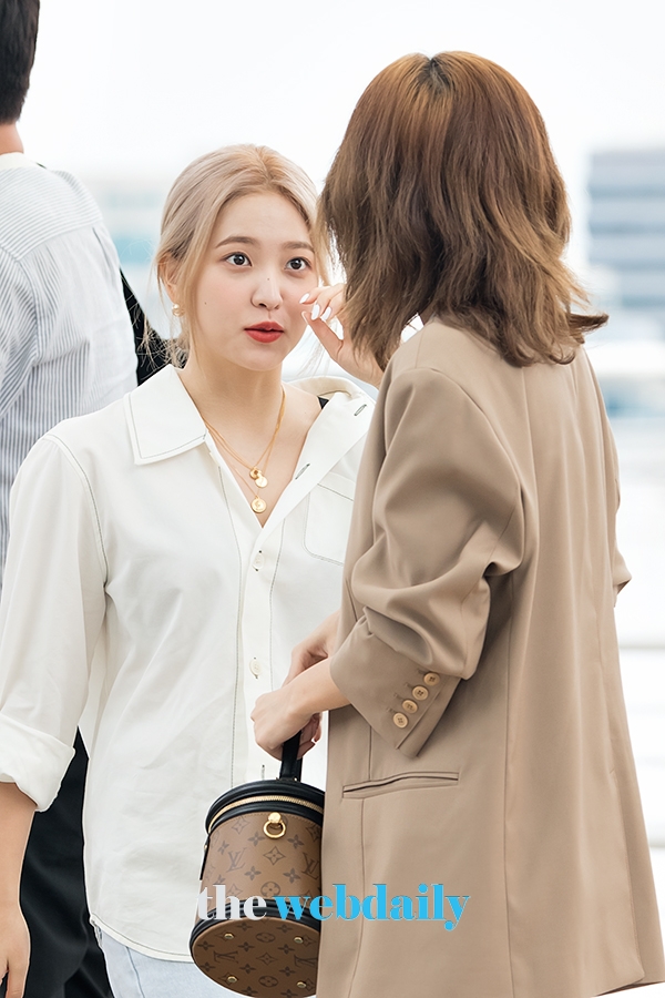 레드벨벳(RedVelvet) 예리, 인천국제공항 출국 현장
