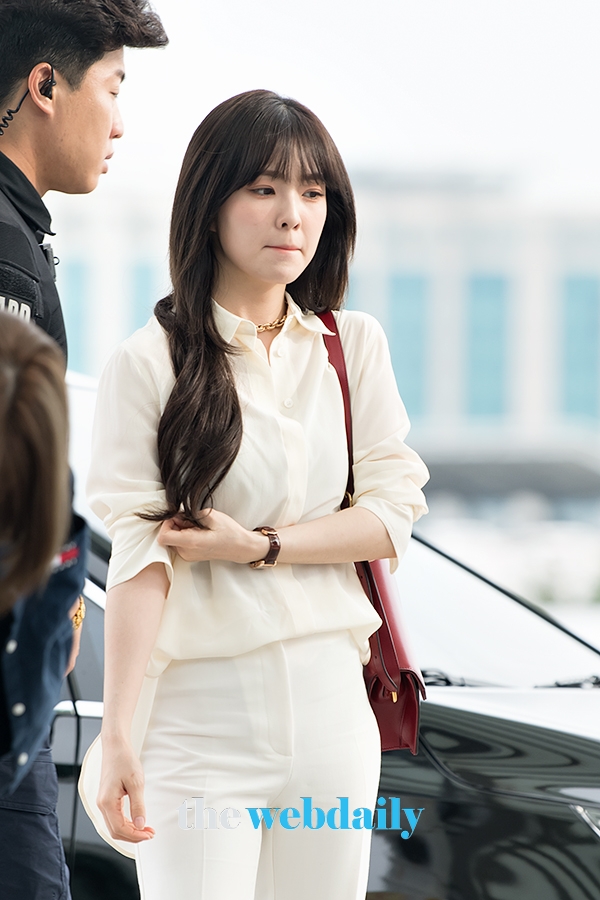 레드벨벳(RedVelvet) 아이린, 인천국제공항 출국 현장