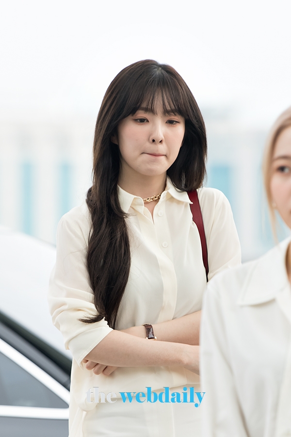 레드벨벳(RedVelvet) 아이린, 인천국제공항 출국 현장