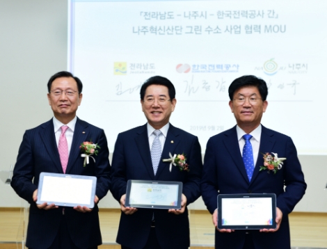 한전이 전라남도, 나주시, 참여기관들과 '그린수소 기술개발 및 사업 협력' MOU를 체결했다. 사진=한전