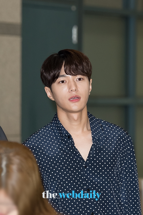 김명수, 인천국제공항 출국 현장