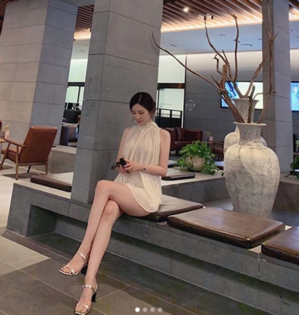 웹툰 여신강림의 작가 ‘야옹이’가 대중들의 무한 관심을 받고 있다 / 출처 에스엔에스