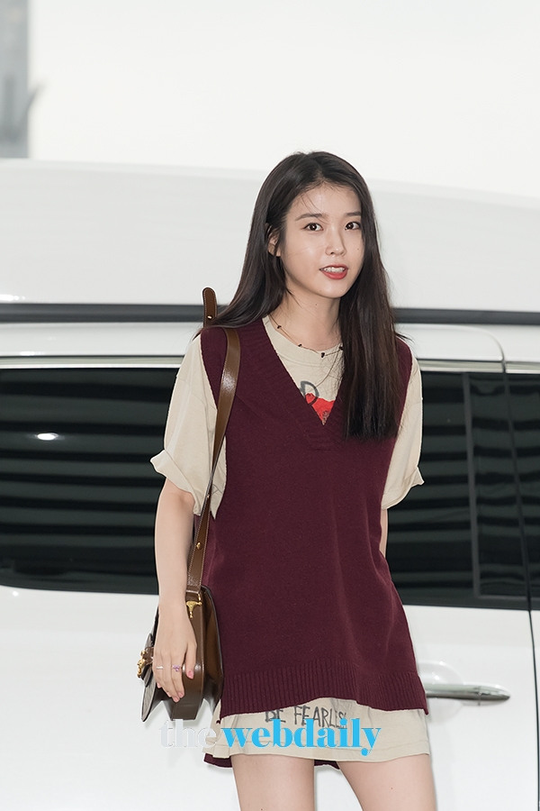 아이유, 인천국제공항 출국 현장