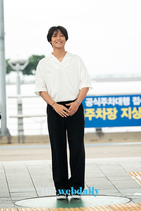 이도현, 인천국제공항 출국 현장