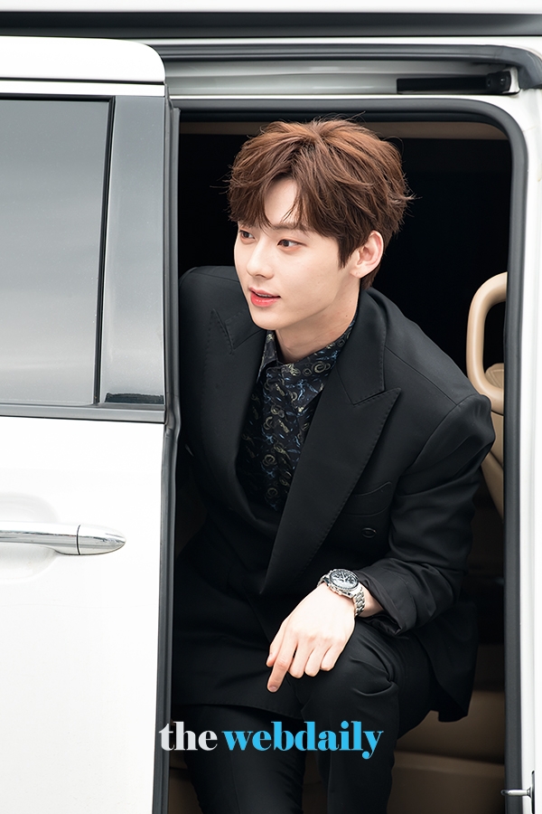 황민현, 오메가 포토월 행사 현장