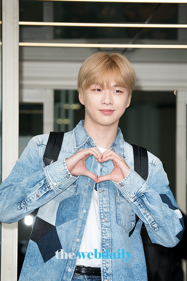 강다니엘, 인천국제공항 출국 현장