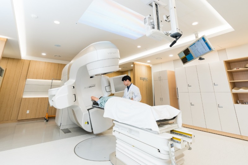 이대서울병원, 최첨단 암 치료 선형가속기 ‘트루빔-에스티엑스’ 도입