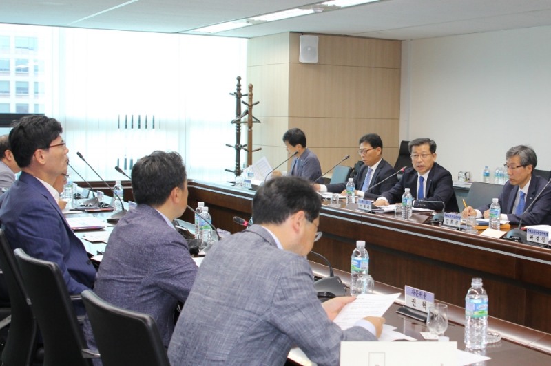 이재광 HUG 사장 주재로 경영진과 ‘HUG 경영혁신 자문단’이 참석한 ‘HUG 제3회 경영혁신 자문회의’가 개최되고 있다.(사진=HUG)