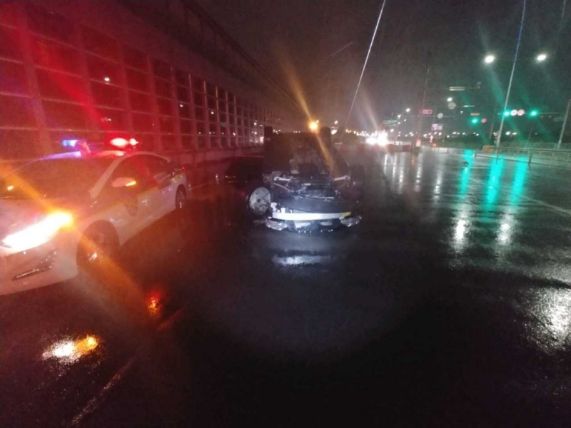 음주교통사고를 내고 전복된 에쿠스차량.(사진제공=부산경찰청)