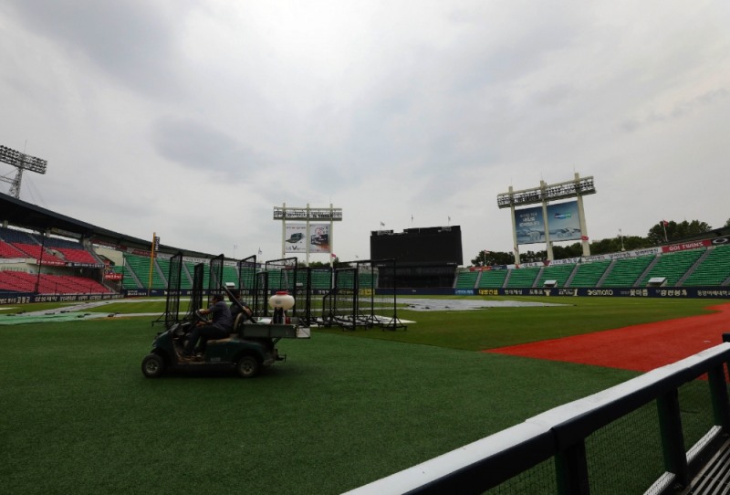 7일 잠실 두산-LG전, 태풍 영향으로 '강풍 취소'