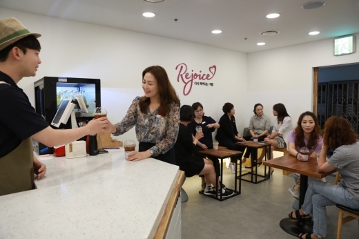 롯데百, 여성 우울증 인식 개선 캠페인 봉사활동 진행