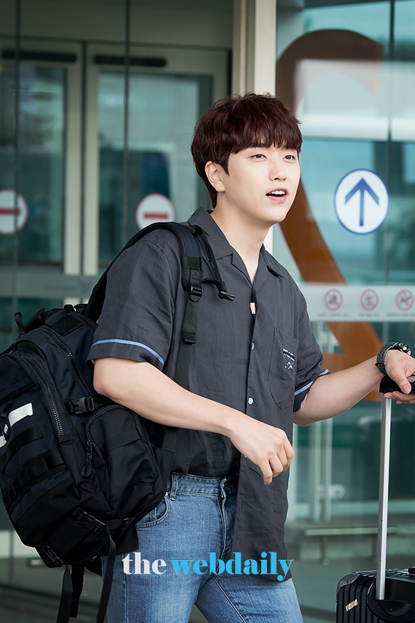 산들, 인천국제공항 출국 현장