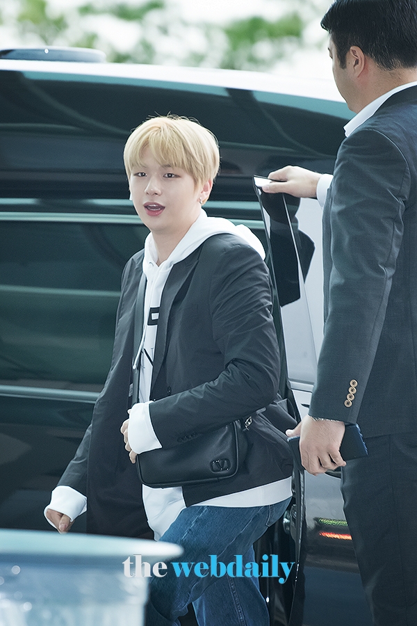 강다니엘, 인천국제공항 출국 현장