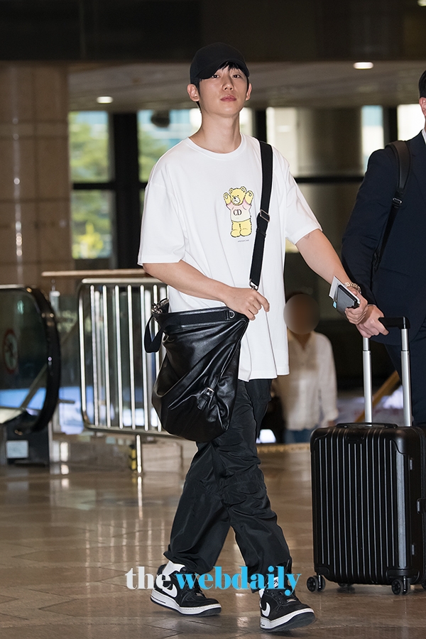 정해인, 김포국제공항 출국 현장