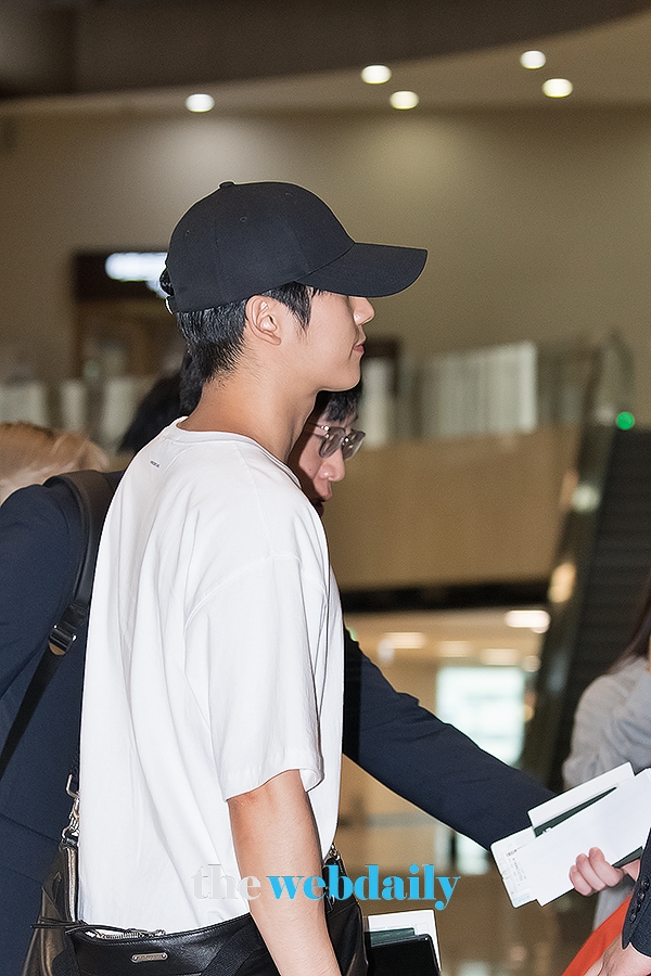 정해인, 김포국제공항 출국 현장