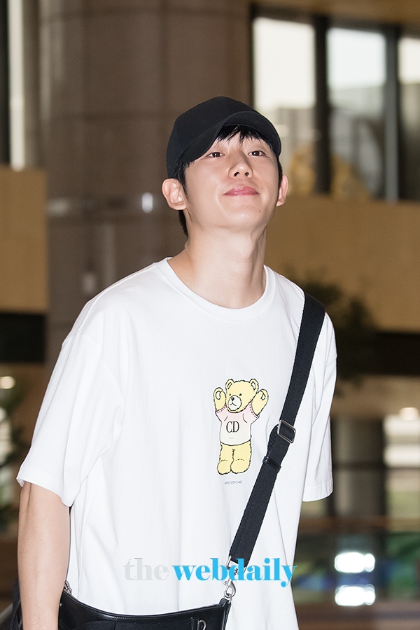 정해인, 김포국제공항 출국 현장