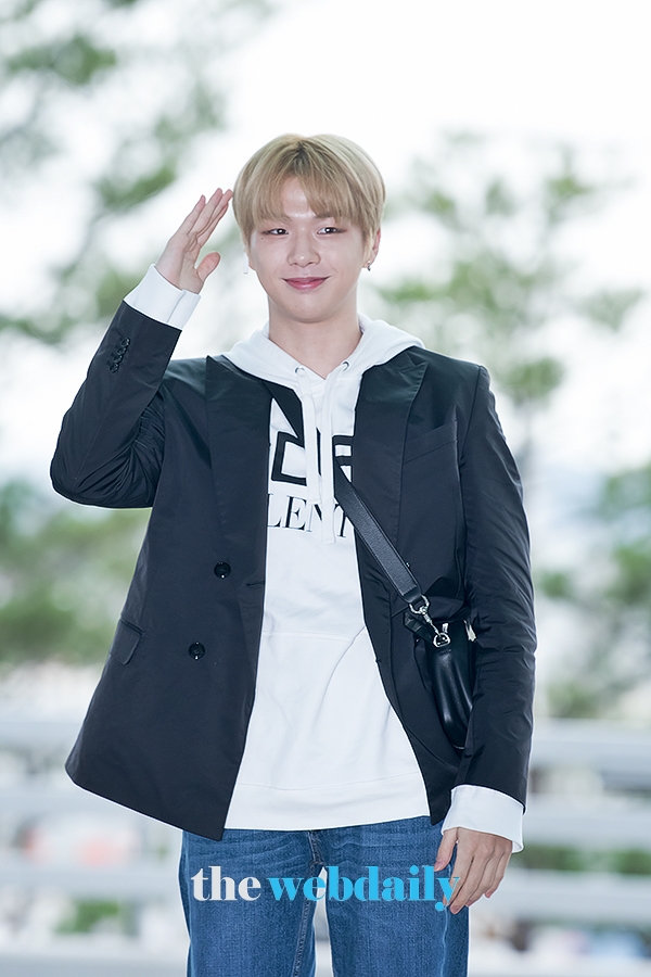 강다니엘, 인천국제공항 출국 현장