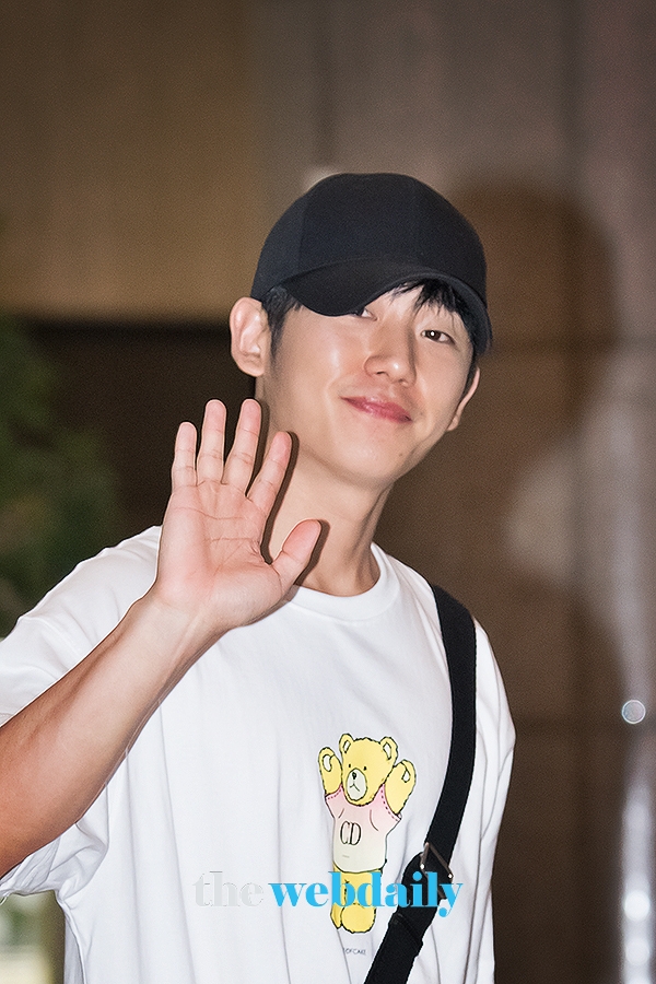 정해인, 김포국제공항 출국 현장