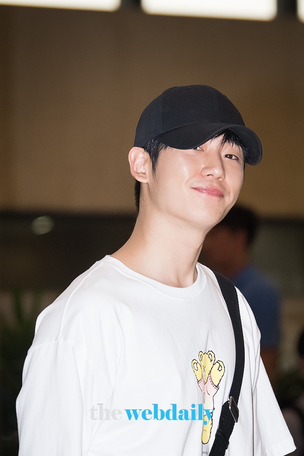 정해인, 김포국제공항 출국 현장
