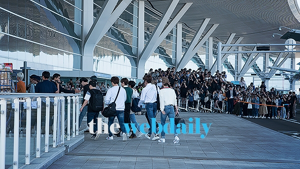 X1(엑스원), 인천국제공항 출국 현장