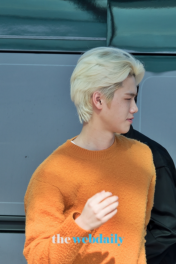 X1(엑스원) 강민희, 인천국제공항 출국 현장