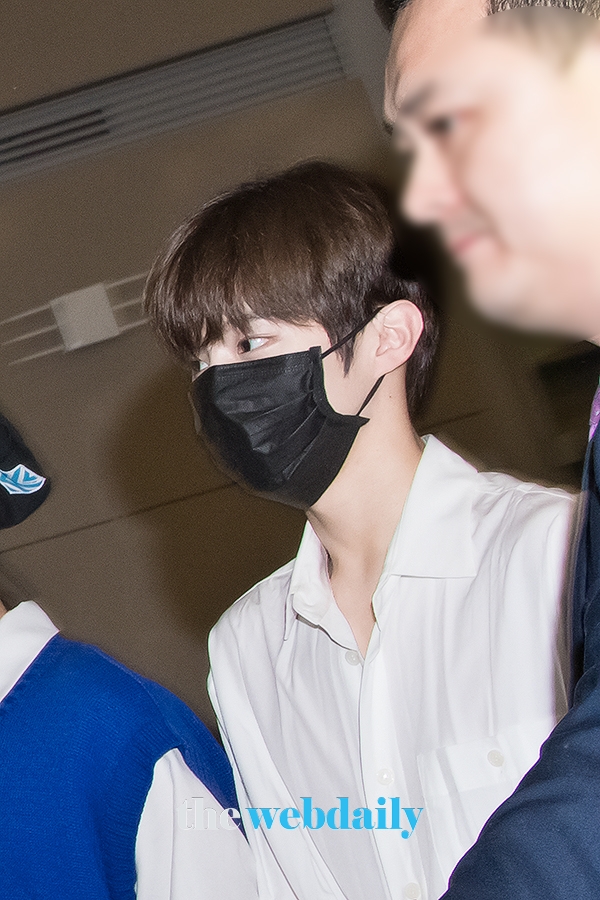 X1(엑스원) 김우석, 인천국제공항 입국 현장