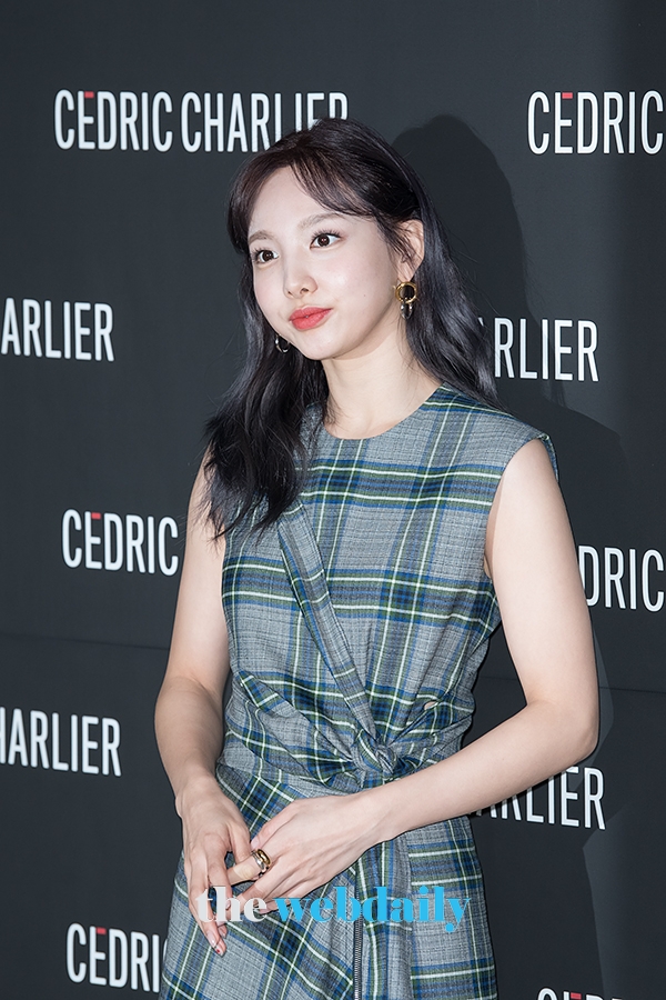 트와이스 나연, ‘세드릭 샬리에(Cedric Chalier)’ 포토월 행사 현장