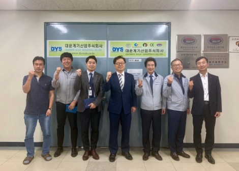 동서발전 박일준 사장이 동서발전 중소기업협의회 회원사 중 하나인 대윤계기산업을 방문해 현황과 어려움을 청취하는 시간을 가졌다. 사진=동서발전