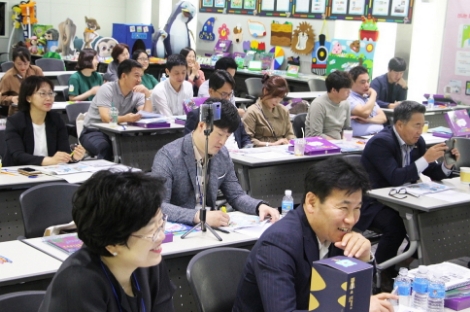 19일 서울 강동구 윤선생 사옥에서 진행된 ‘윤선생 정글비트 B2B 사업설명회’. 이 날 전국의 윤선생 유아기관 사업자 40여 명이 참석했다. 사진=윤선생