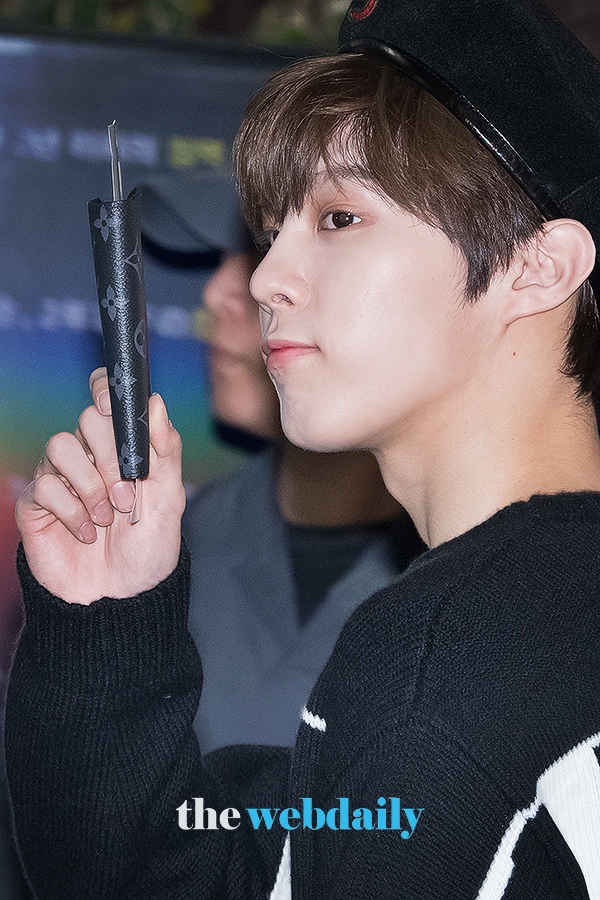 X1(엑스원) 김우석, 김포국제공항 출국 현장