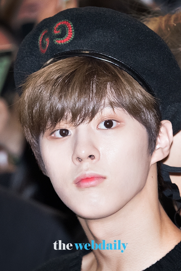 X1(엑스원) 김우석, 김포국제공항 출국 현장