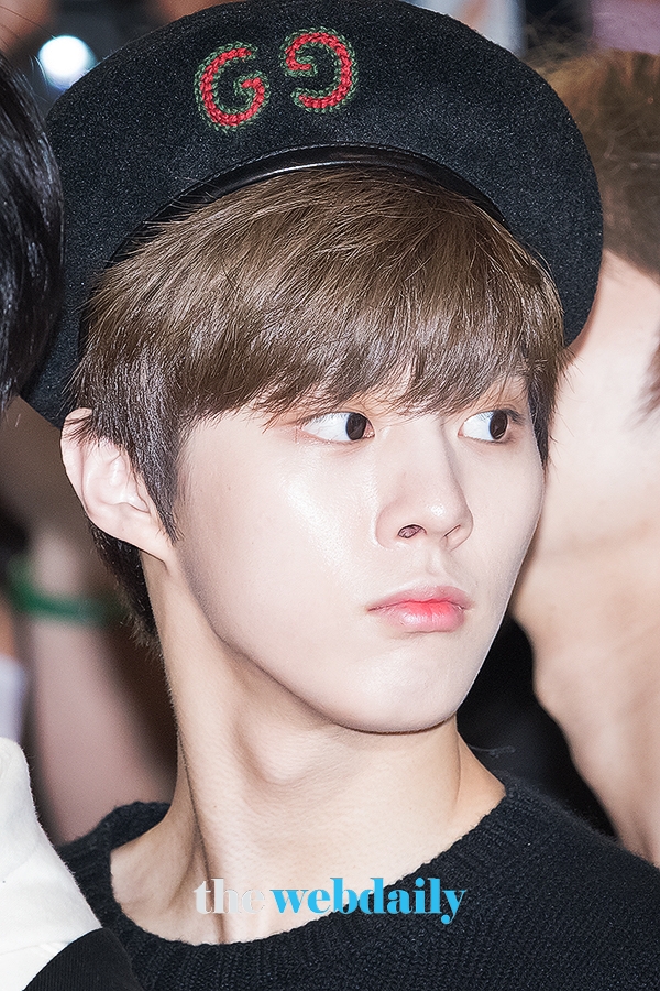 X1(엑스원) 김우석, 김포국제공항 출국 현장