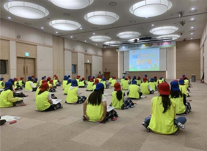 어린이 환경골든벨 왕중왕전을 진행하고 있다.(사진제공=낙동강유역환경청)