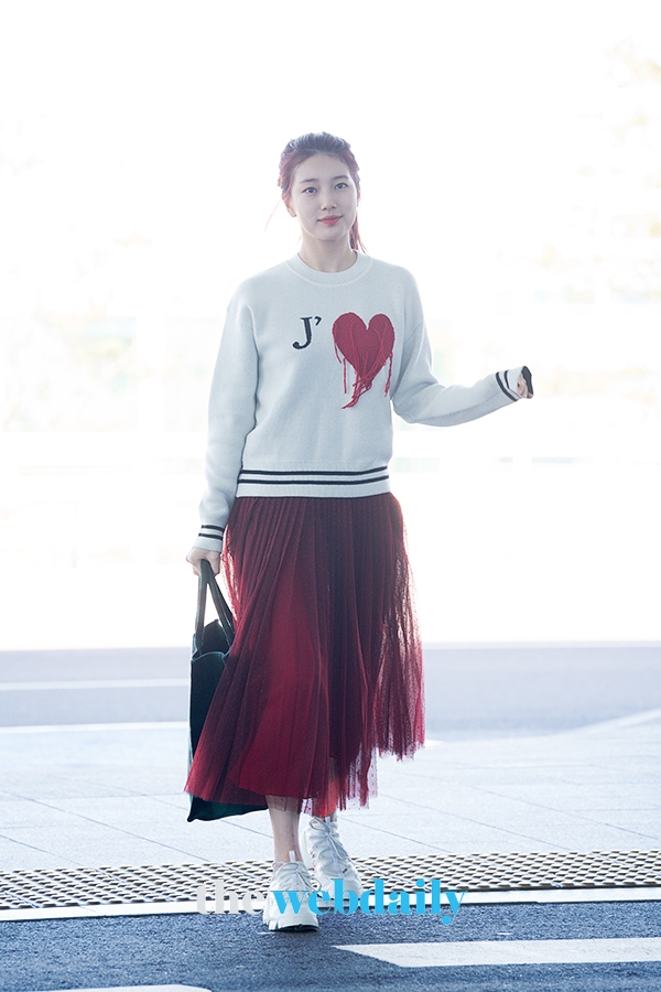 수지, 인천국제공항 출국 현장