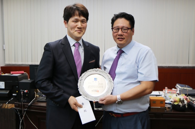 푸르밀, 폐지 줍는 노인 도운 대리점주에게 표창