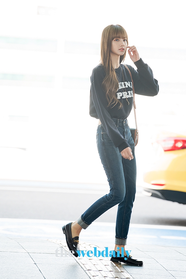 BLACKPINK(블랙핑크) 리사, 인천국제공항 출국 현장