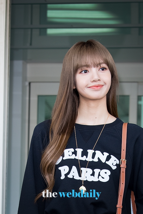 BLACKPINK(블랙핑크) 리사, 인천국제공항 출국 현장
