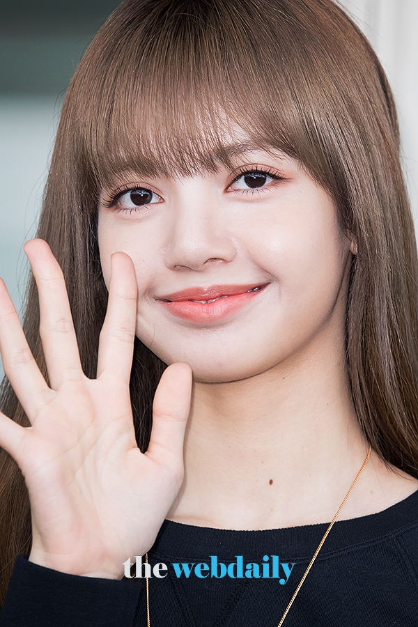 BLACKPINK(블랙핑크) 리사, 인천국제공항 출국 현장
