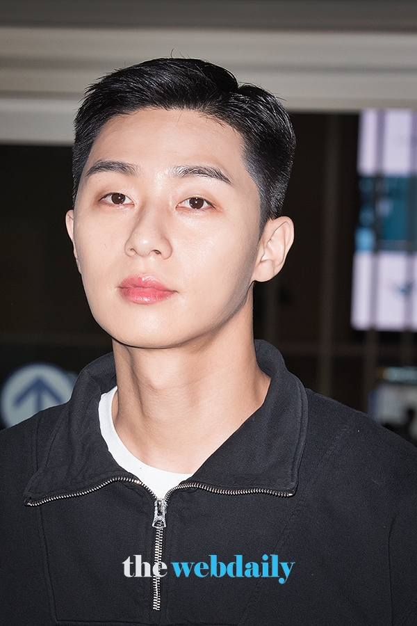 박서준, 인천국제공항 출국 현장