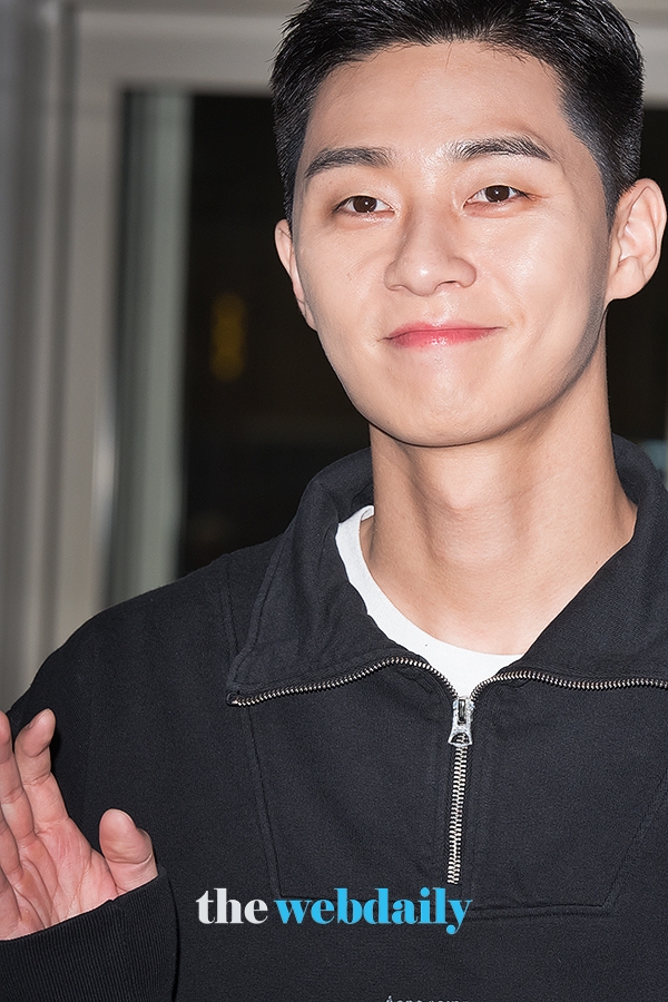 박서준, 인천국제공항 출국 현장