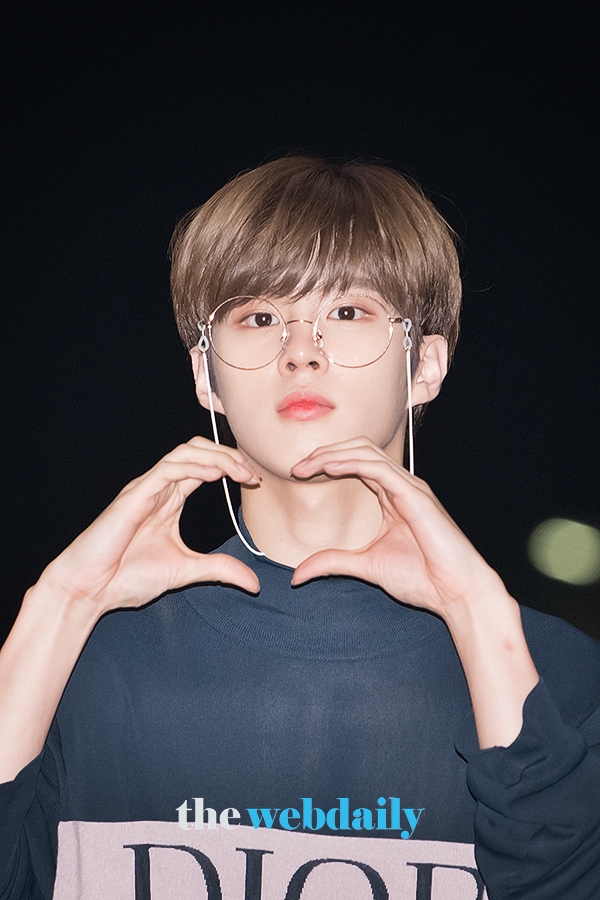 X1(엑스원) 김우석, 인천국제공항 출국 현장