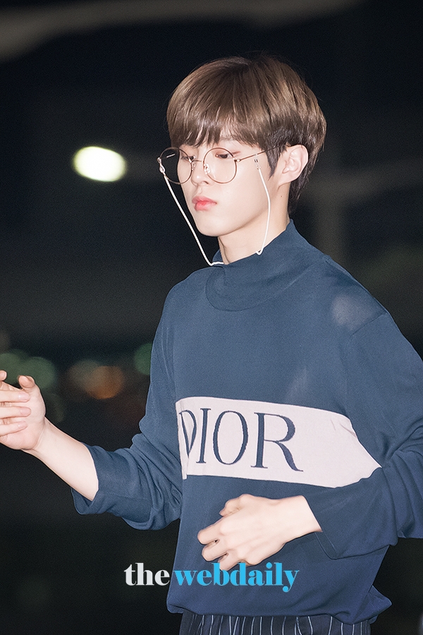 X1(엑스원) 김우석, 인천국제공항 출국 현장