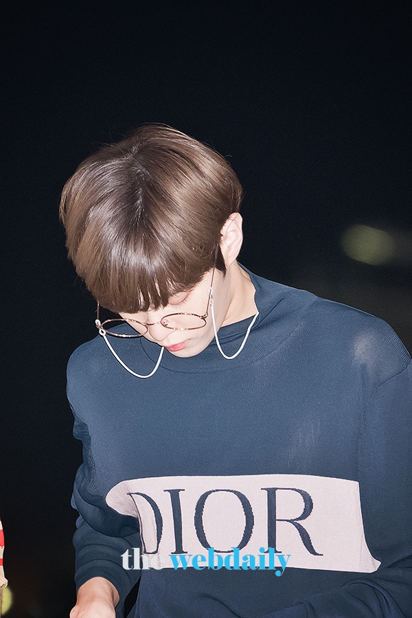 X1(엑스원) 김우석, 인천국제공항 출국 현장