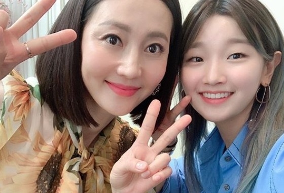 ‘염정아’ 나이를 잊게 만드는 한컷이 단박이 이목을 사로 잡는다 / 출처 에스엔에스