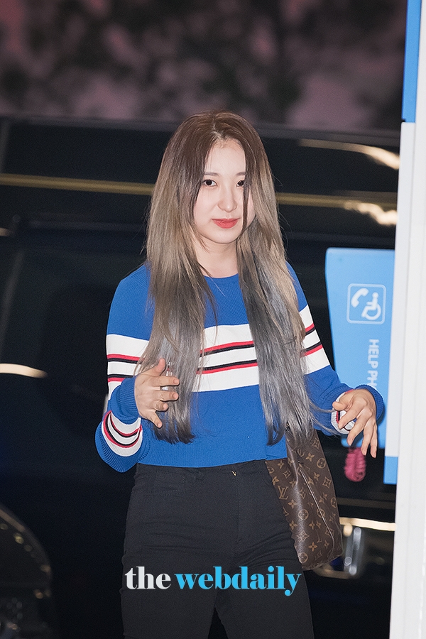 아이즈원(IZONE) 이채연, 인천국제공항 출국 현장