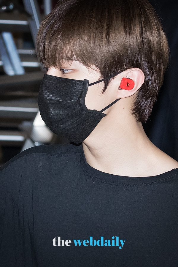 X1(엑스원) 김우석, 인천국제공항 입국 현장
