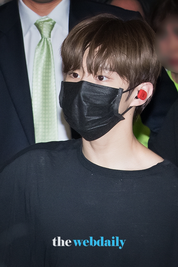 X1(엑스원) 김우석, 인천국제공항 입국 현장