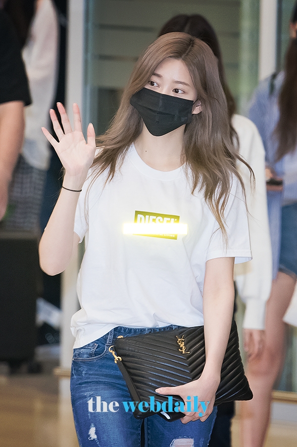 아이즈원(IZONE) 김민주, 인천국제공항 입국 현장