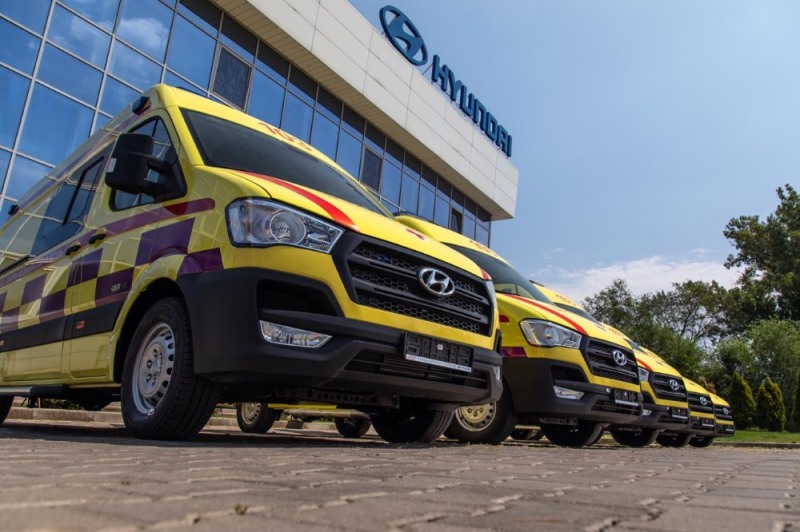 지난 8월 카자흐스탄 알마티(Almaty) 시청 앞에서 진행된 쏠라티 29대 인도식의 모습.(사진=현대자동차)